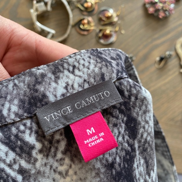 VINCE CAMUTO snake print blouse - Picture 4 of 4